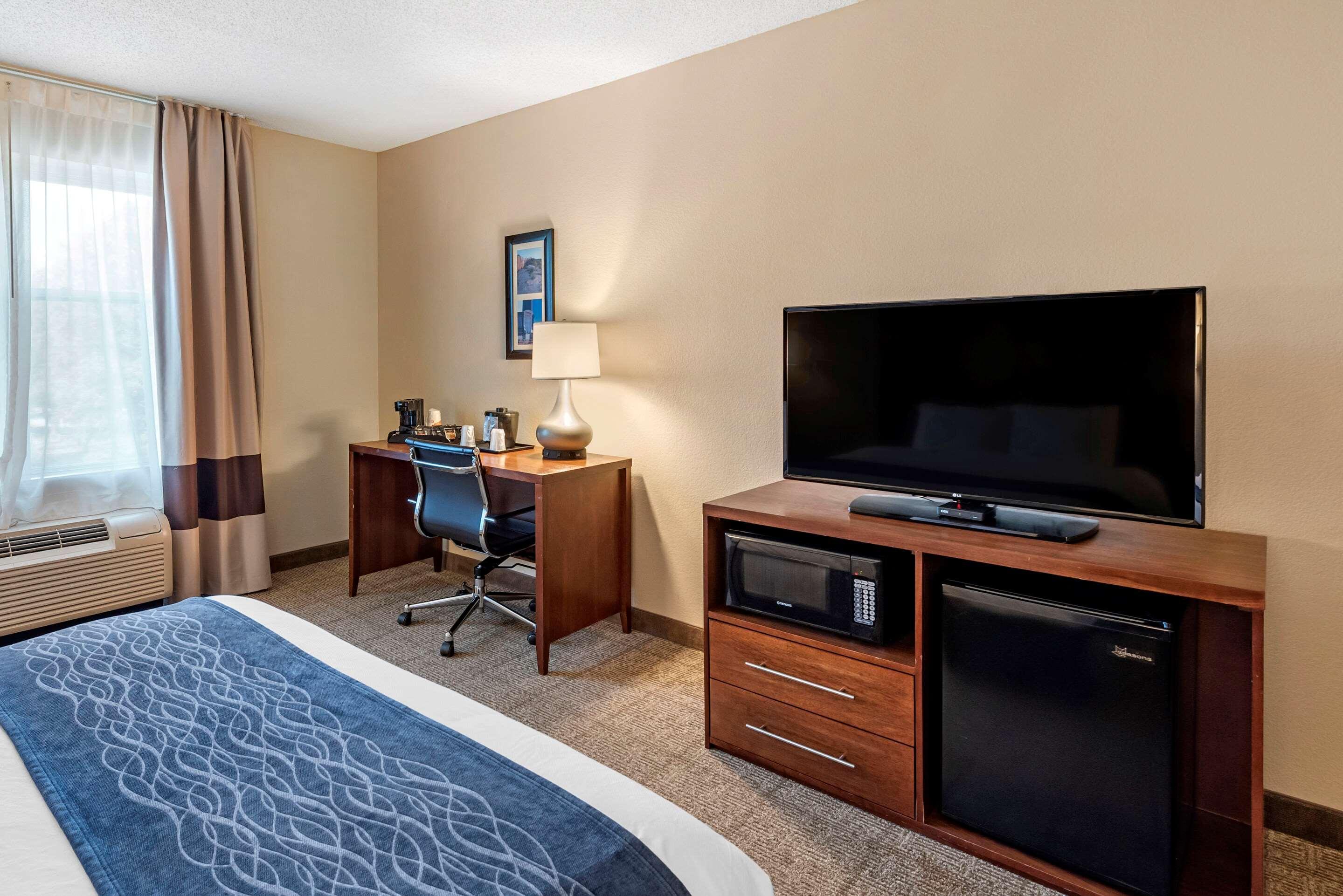 Comfort Inn & Suites Virginia Beach - Norfolk Airport Екстериор снимка