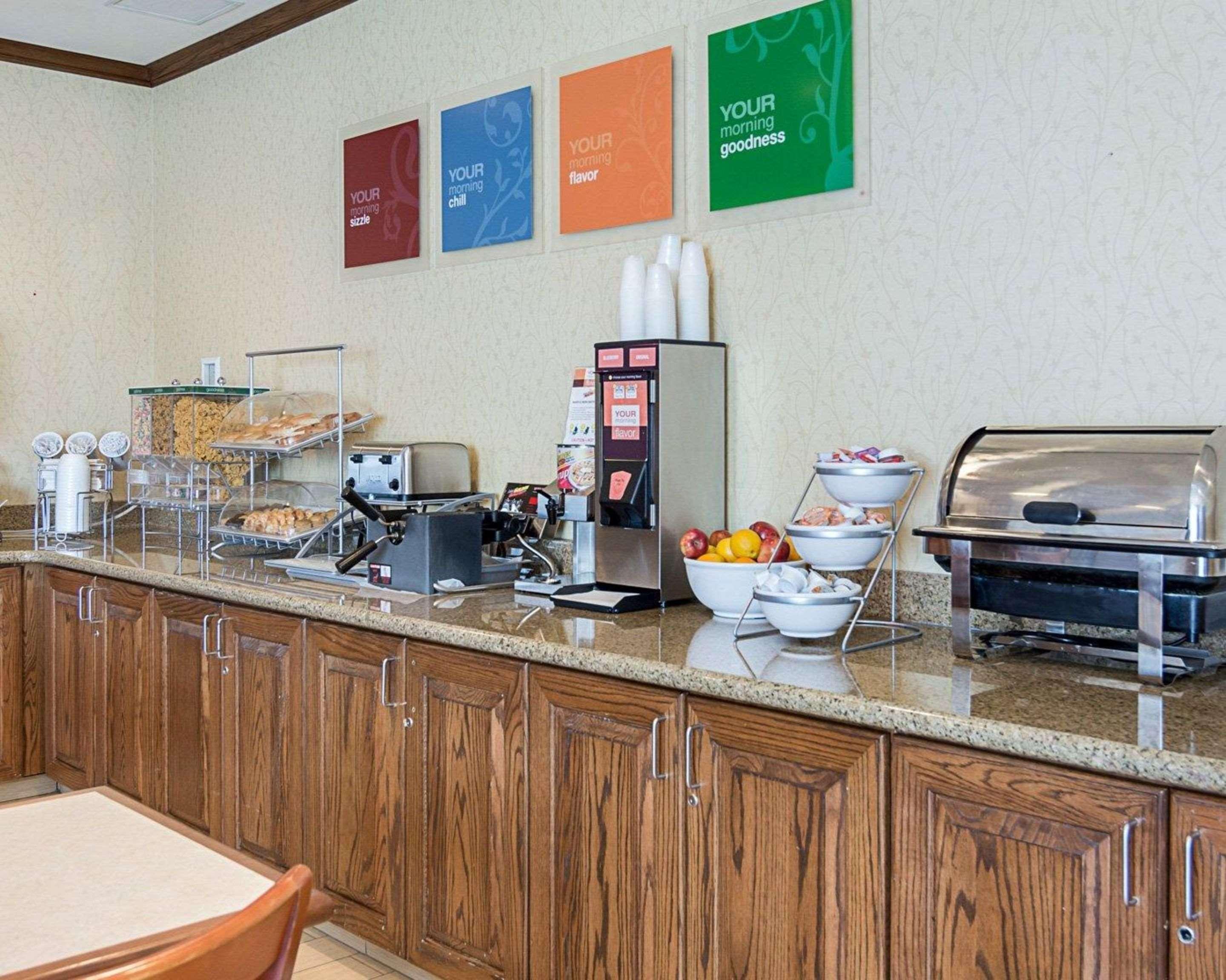 Comfort Inn & Suites Virginia Beach - Norfolk Airport Екстериор снимка