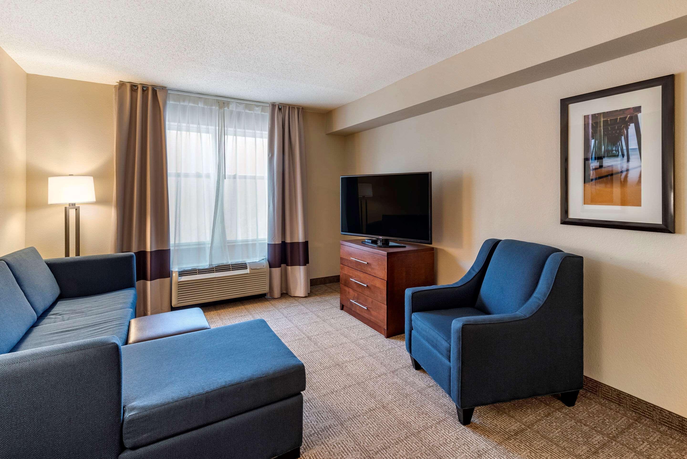 Comfort Inn & Suites Virginia Beach - Norfolk Airport Екстериор снимка