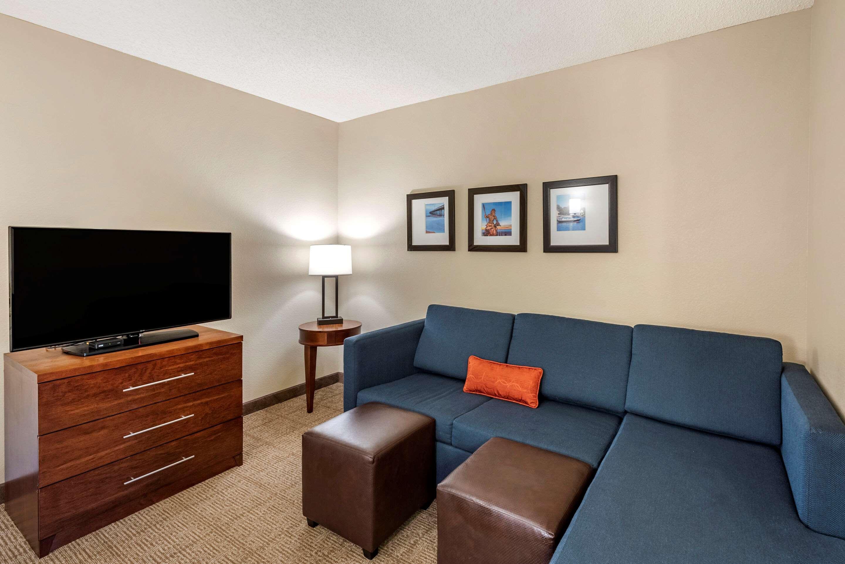 Comfort Inn & Suites Virginia Beach - Norfolk Airport Екстериор снимка