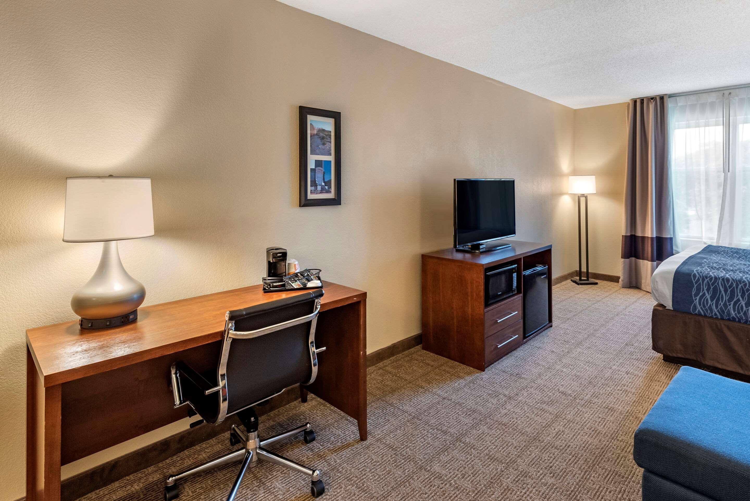 Comfort Inn & Suites Virginia Beach - Norfolk Airport Екстериор снимка