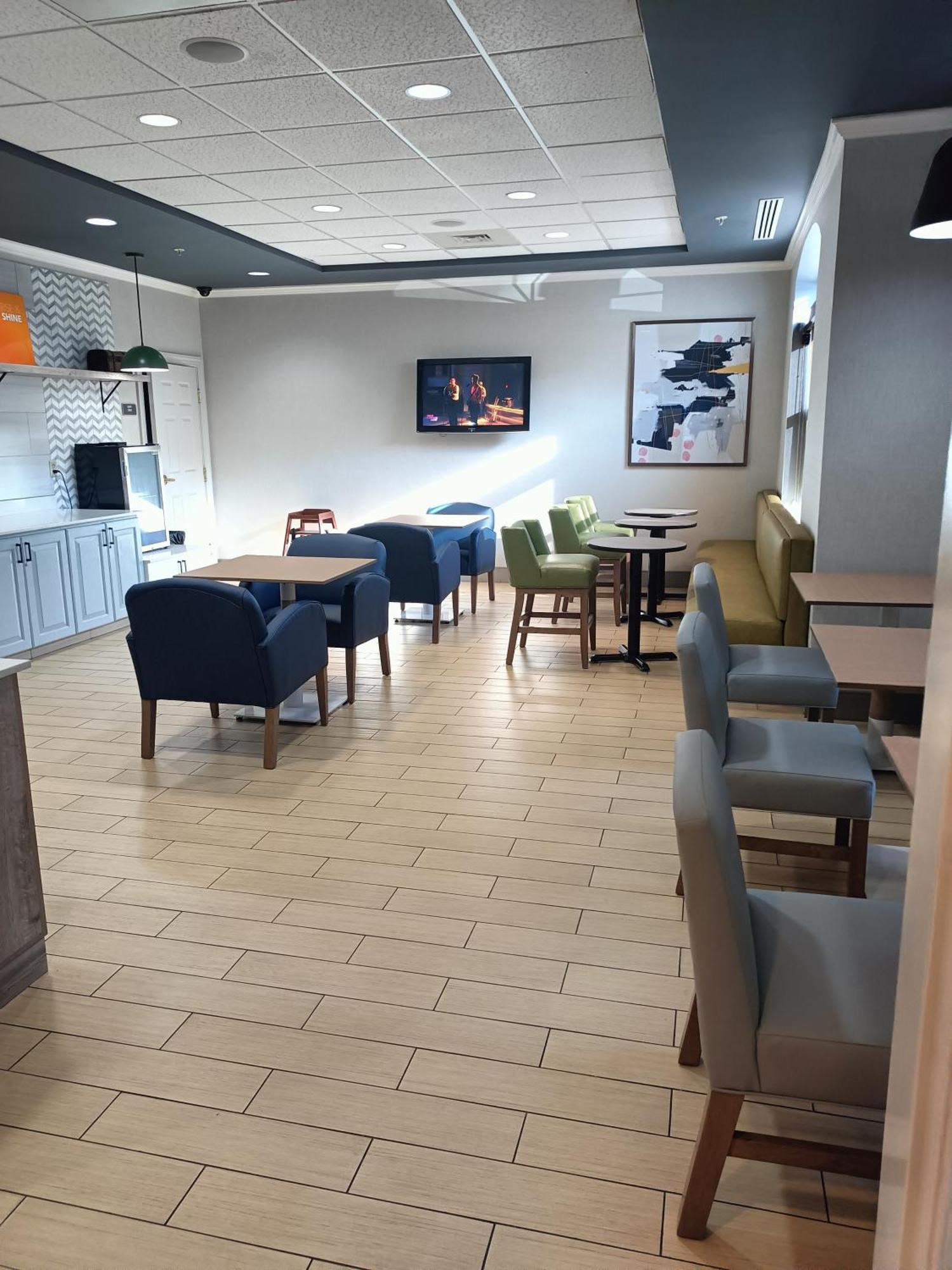 Comfort Inn & Suites Virginia Beach - Norfolk Airport Екстериор снимка